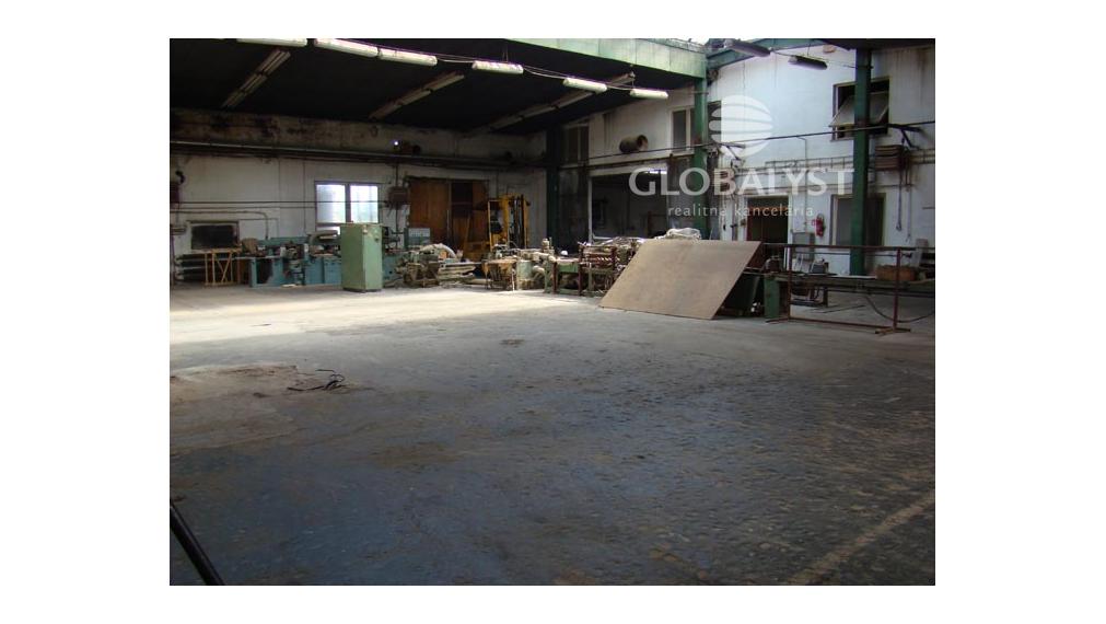 Výrobno skladový areál s pozemkom 8000 m2 v Kežmarku