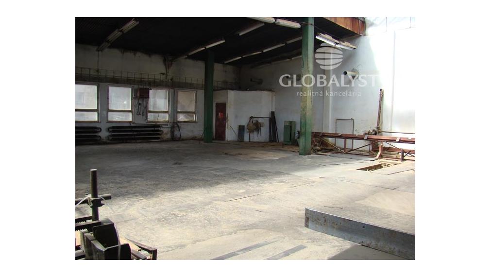 Výrobno skladový areál s pozemkom 8000 m2 v Kežmarku