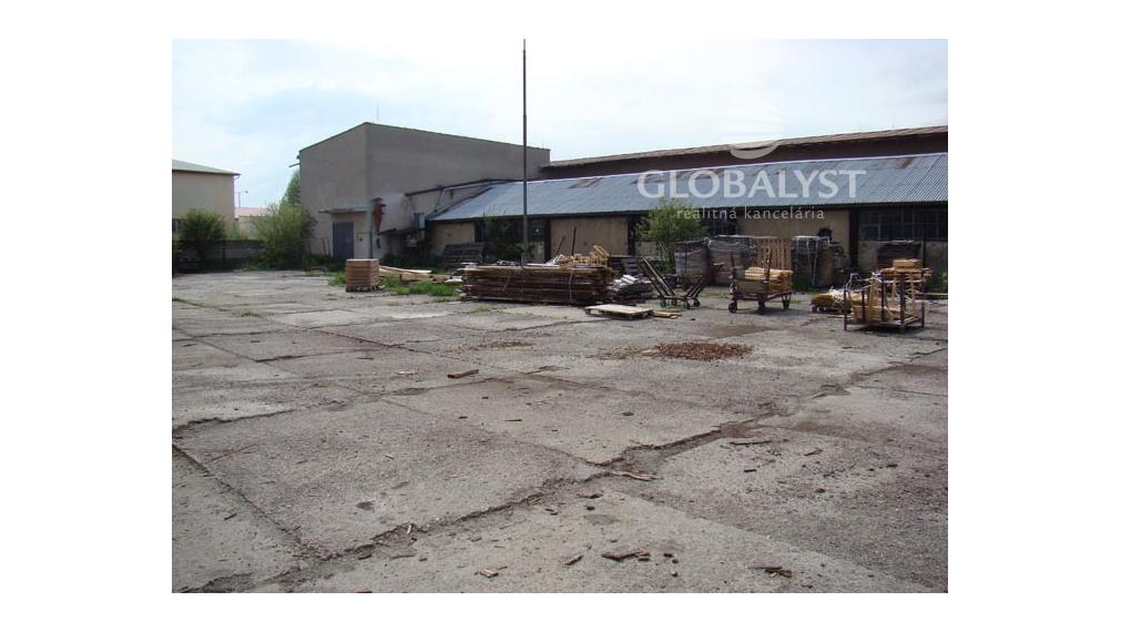 Výrobno skladový areál s pozemkom 8000 m2 v Kežmarku