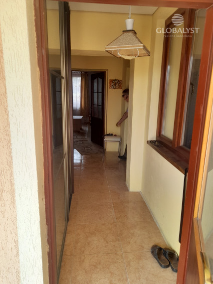 Znížená cena ::Predaj rodinného domu s veľkým pozemkom – komfort pri meste, atmosféra vidieka