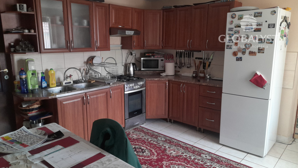 Znížená cena ::Predaj rodinného domu s veľkým pozemkom – komfort pri meste, atmosféra vidieka