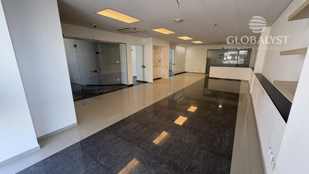 Exkluzívne obchodné priestory - 128 m2 - v centre mesta