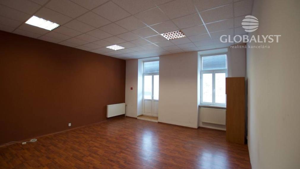 Rekonštruované priestory - 35 m2 - v centre