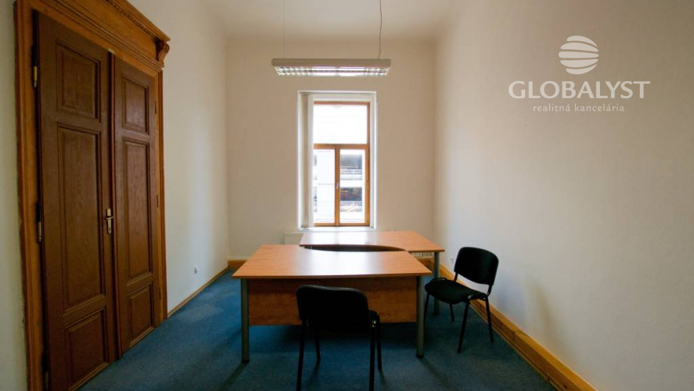 Reprezentatívne priestory s výmerou : 180 m2 – v centre mesta pri Auparku.