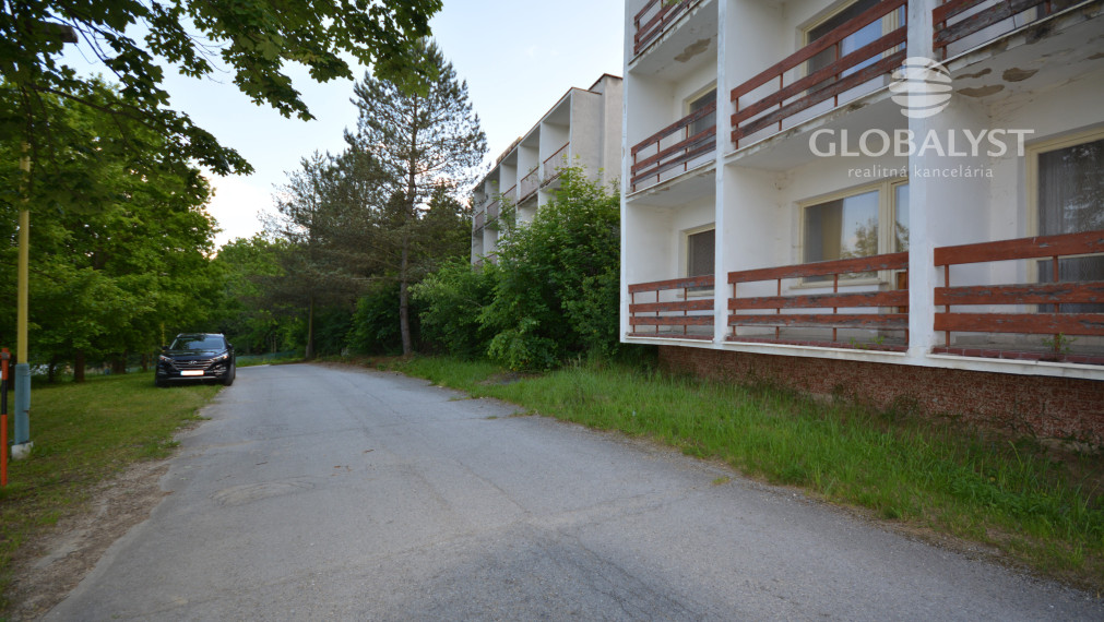 Hotel v krásnom prostredí s veľkým potenciálom, len 2 km od Bardejovských Kúpeľov