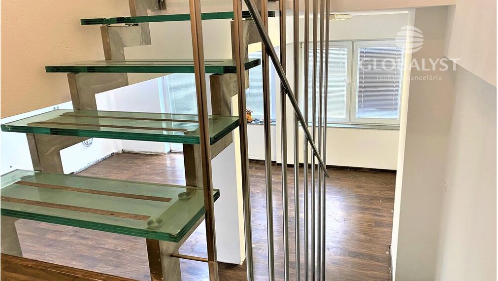 Atraktívna mezonetová kancelária v centre pri Auparku