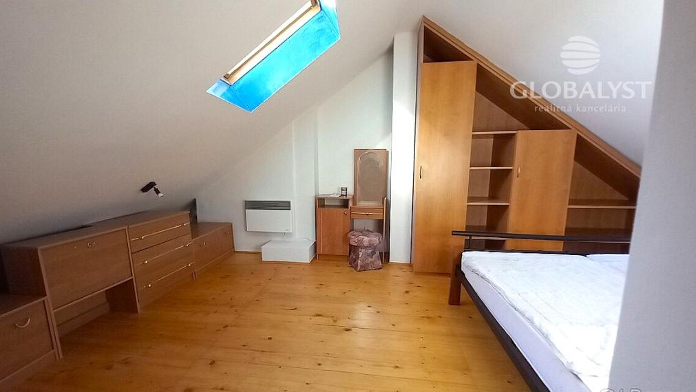 Výnimočný 3-izbový podkrovný byt priamo na Hlavnej ulici v Košiciach