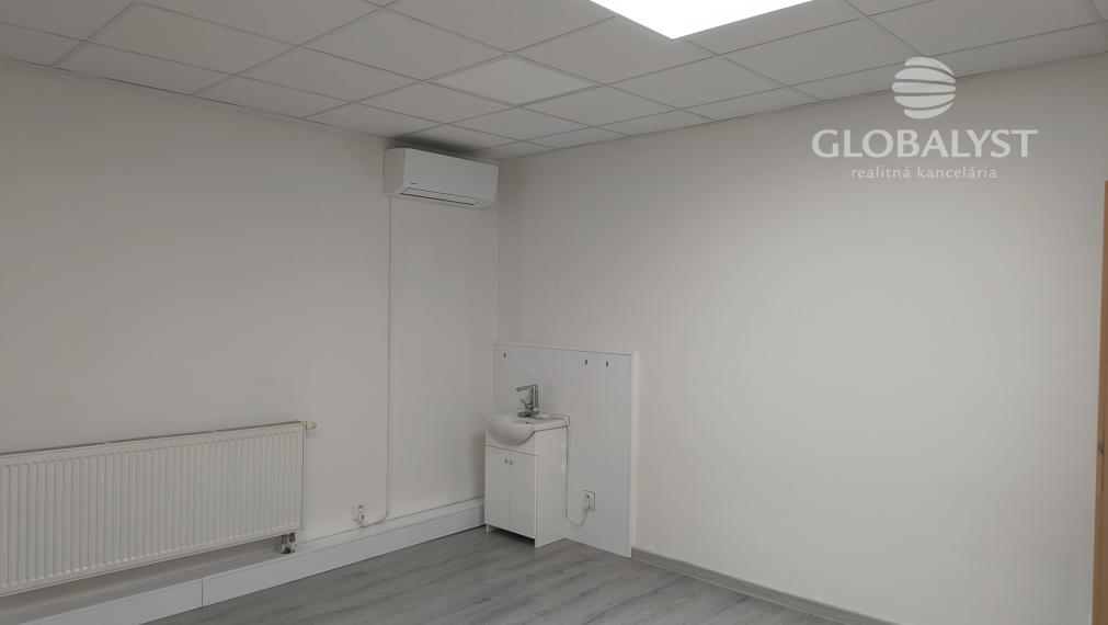 Kancelária 19 m2 v biznis centre na Severe