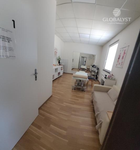 Kompaktná, kancelárska budova - 90 m2 - na Juhu