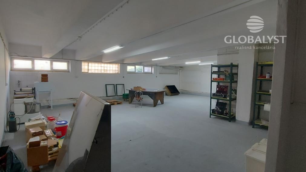 Kompaktné skladovacie priestory 100 m2 s rampou