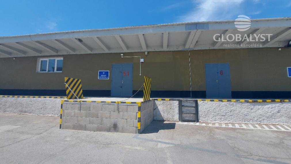 Kompaktné skladovacie priestory 100 m2 s rampou