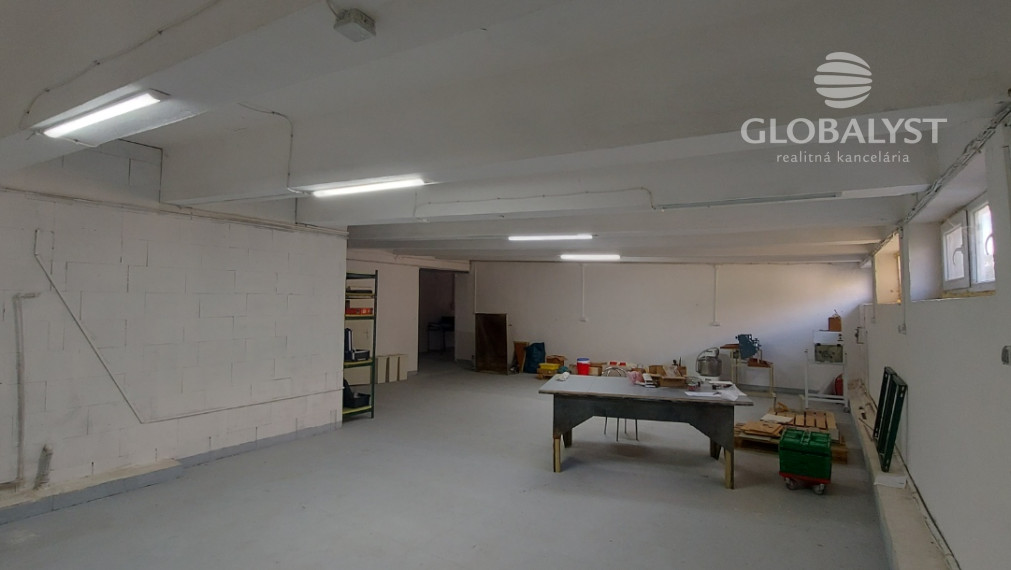 Kompaktné skladovacie priestory 100 m2 s rampou