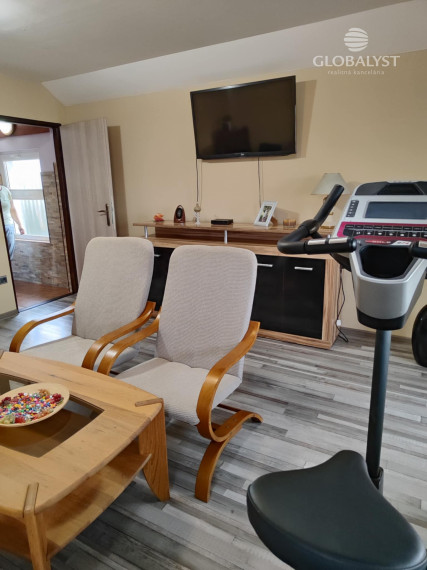 Ponúkame na predaj priestranný rodinný dom v srdci Tokajskej vínnej oblasti – Slovenské Nové Mesto.