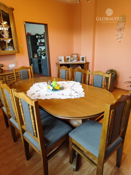 Ponúkame na predaj priestranný rodinný dom v srdci Tokajskej vínnej oblasti – Slovenské Nové Mesto.