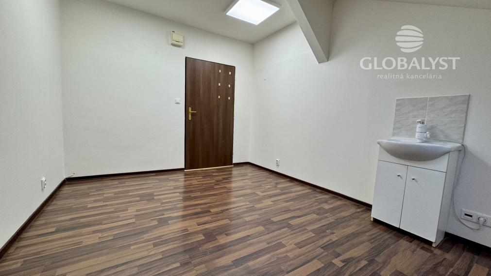 Kompaktná kancelária - 12 m2 - v centre mesta na Mäsiarskej