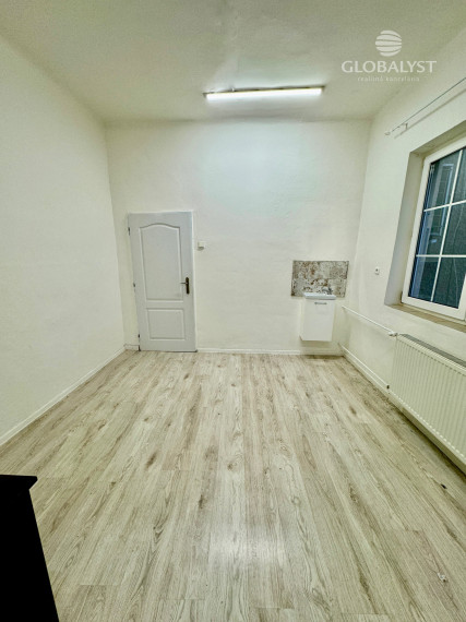 Ponúkame na prenájom atraktívne priestory s  výmerou : 20 m2 v centre mesta.