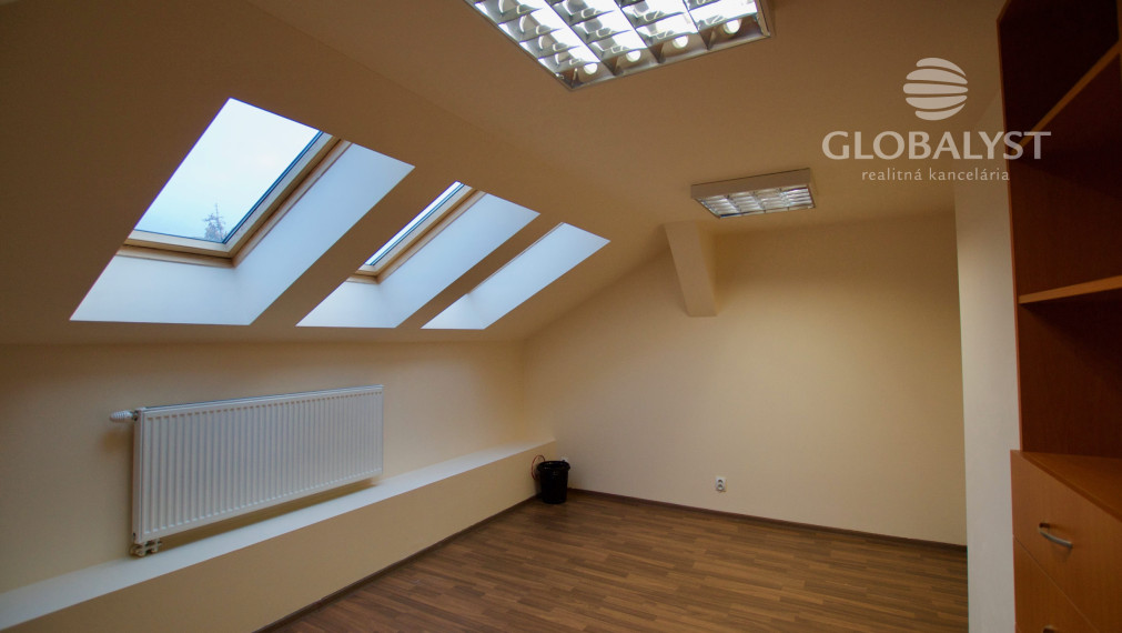 Rekonštruované kancelárske priestory s výmerou 73 m2, v centre Košíc