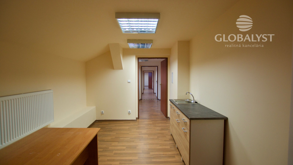 Rekonštruované kancelárske priestory s výmerou 73 m2, v centre Košíc