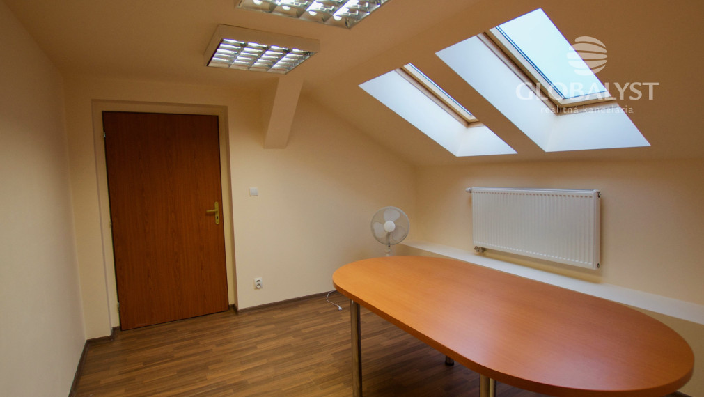 Rekonštruované kancelárske priestory s výmerou 73 m2, v centre Košíc