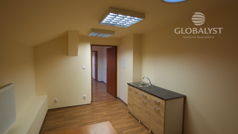 Rekonštruované kancelárske priestory s výmerou 73 m2, v centre Košíc