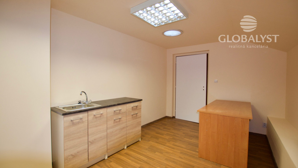 Rekonštruované kancelárske priestory s výmerou 73 m2, v centre Košíc