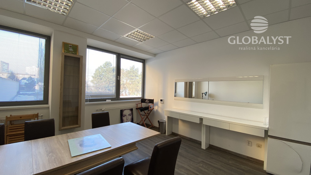 Na prenájom kompaktná kancelária - 21 m2 - blízko centre mesta