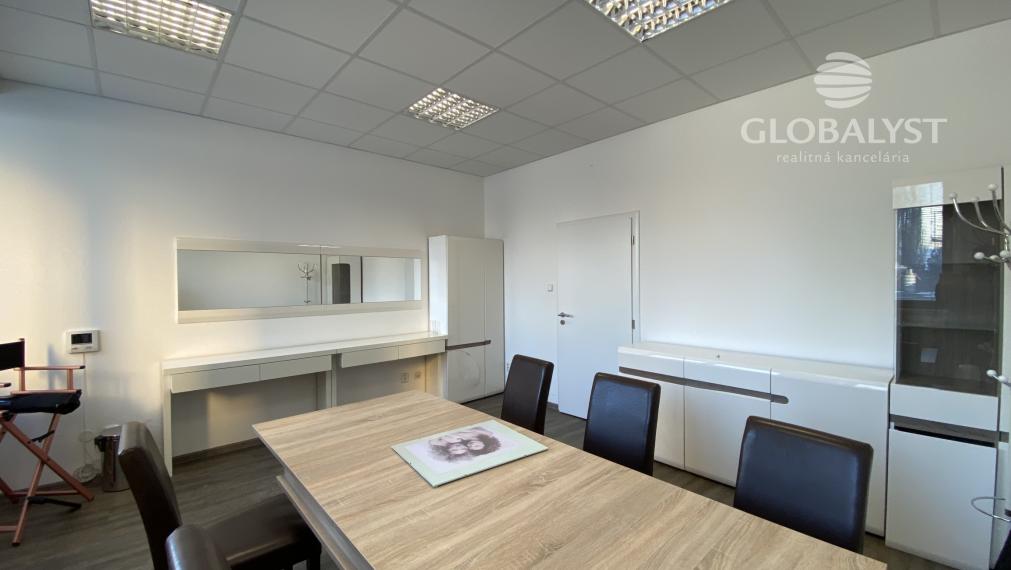 Na prenájom kompaktná kancelária - 21 m2 - blízko centre mesta