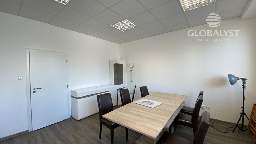 Na prenájom kompaktná kancelária - 21 m2 - blízko centre mesta