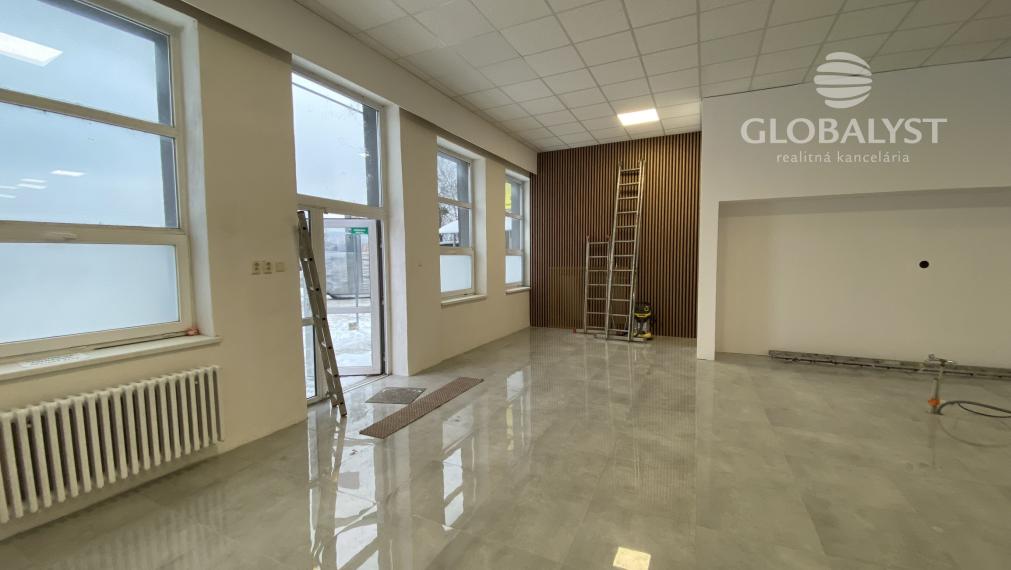Váš nový showroom alebo predajňa s výbornou viditeľnosťou – 266 m² na prenájom!