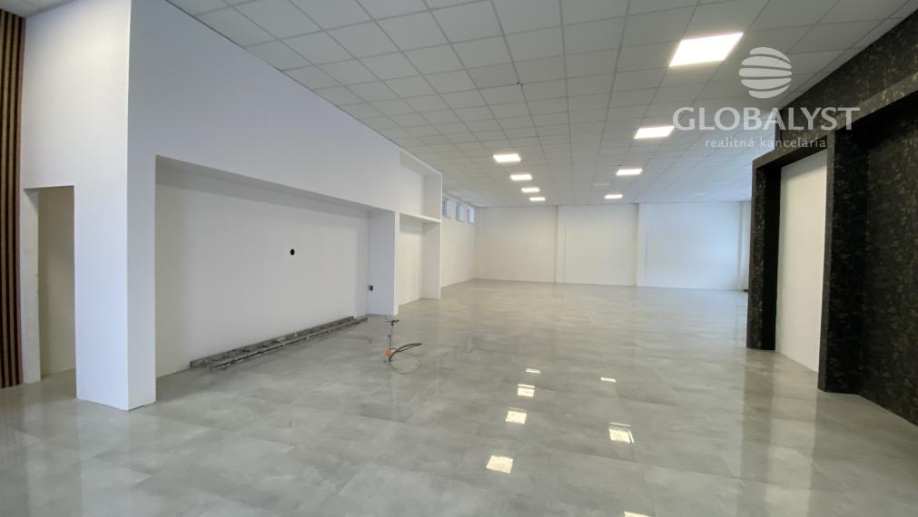 Váš nový showroom alebo predajňa s výbornou viditeľnosťou – 266 m² na prenájom!