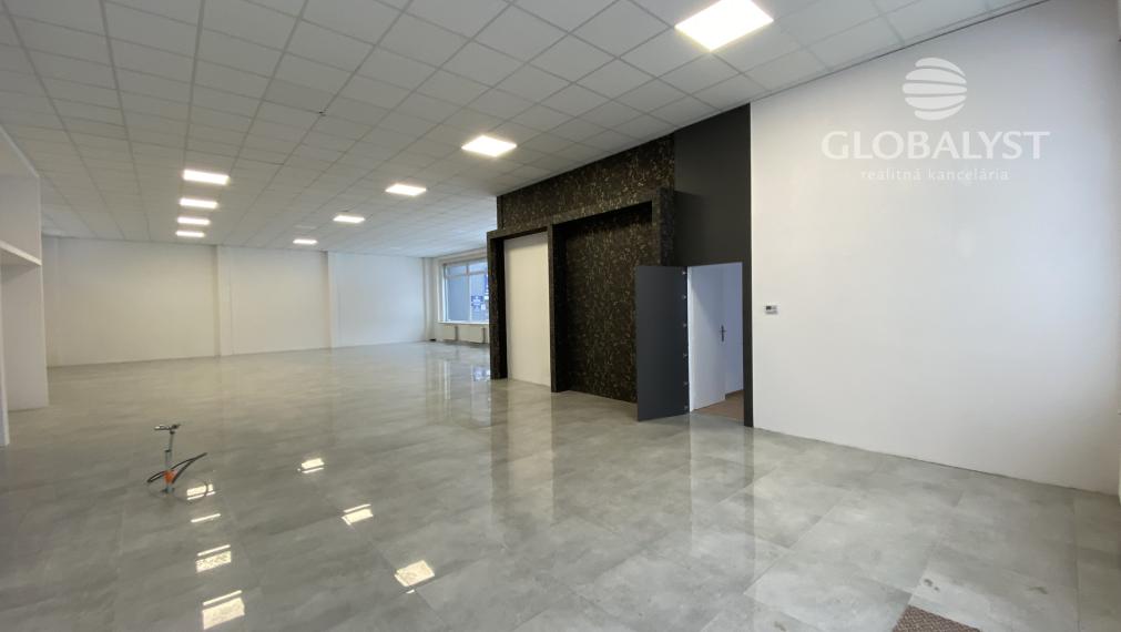 Váš nový showroom alebo predajňa s výbornou viditeľnosťou – 266 m² na prenájom!