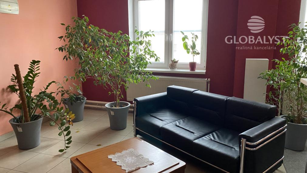 Kancelárske priestory : 73,5  m2, v širšom centre mesta