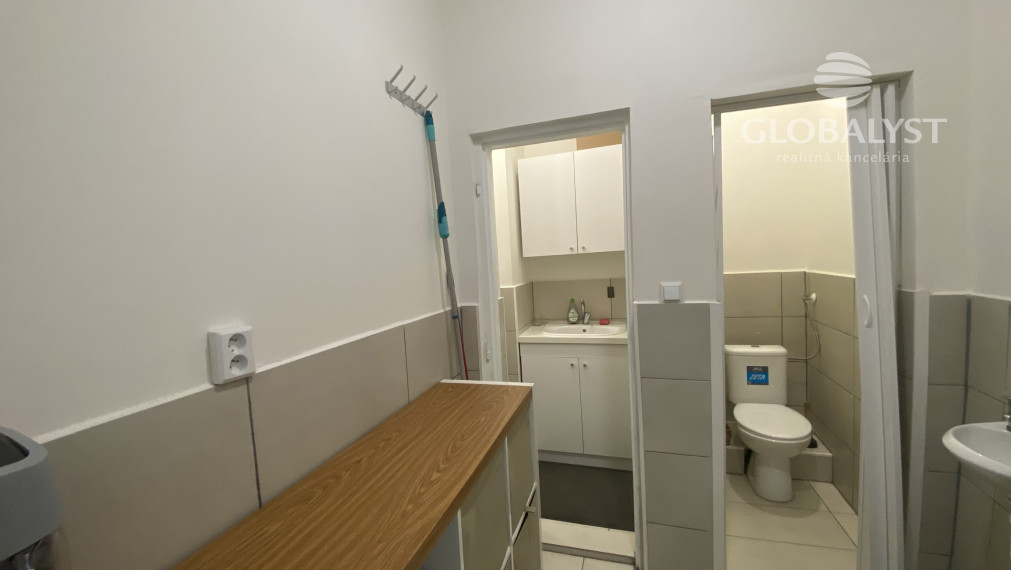 Rekonštruované obchodné priestory - 62 m2 - na Terase