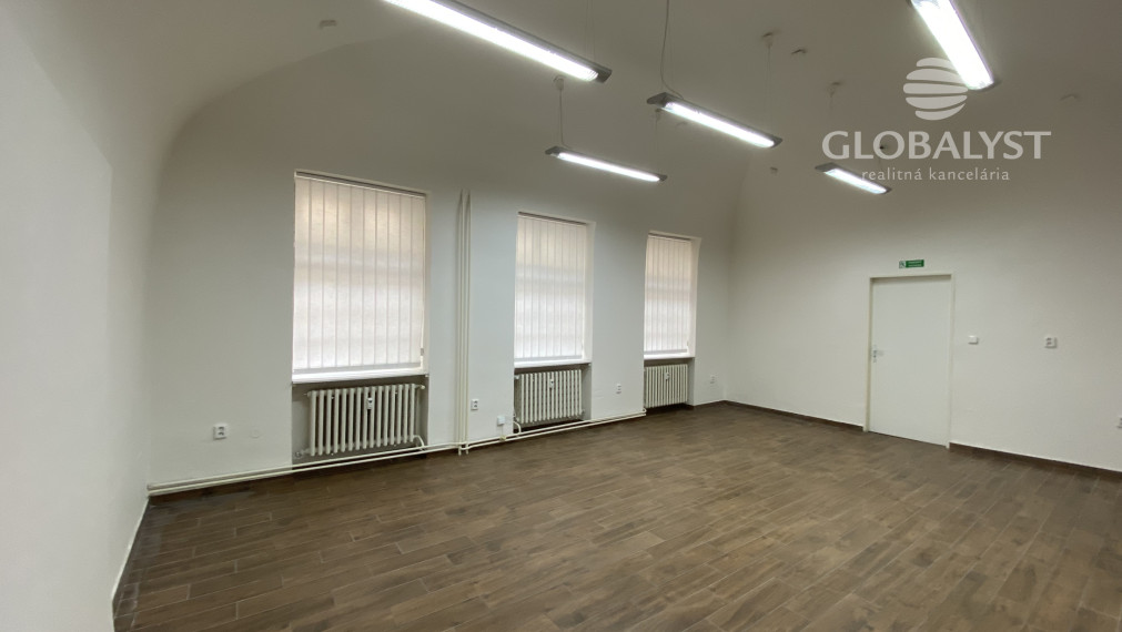 Priestory na služby a obchod - 42 m2 - v centre mesta