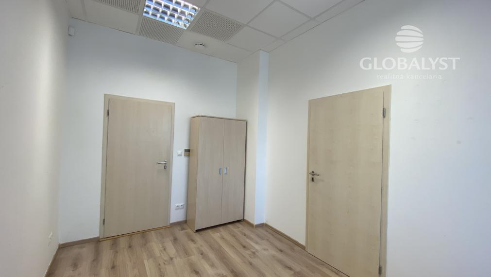 Atraktívne kancelárske priestory 51 m2 - s dvomi miestnosťami - v centre mesta
