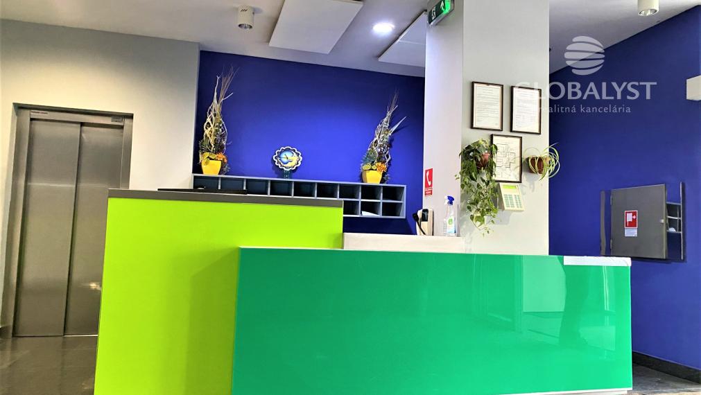Kancelária 17,5 m2 s loggiou - v centre mesta