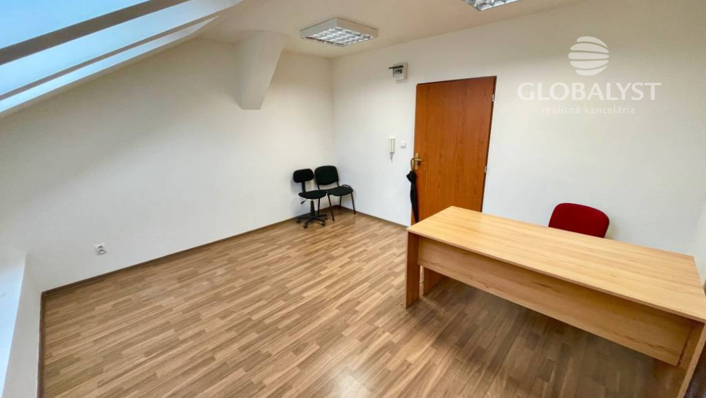 Rekonštruovaná kancelária - 17,5 m2 - v centre mesta