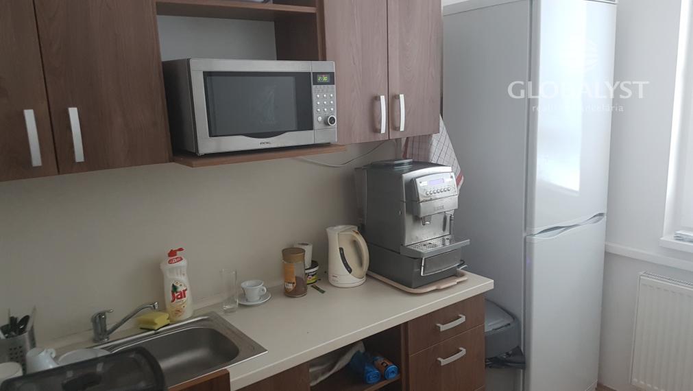 NA PRENÁJOM – Uzavretý komerčný areál | Sklad • Kancelárie • Showroom • Vonkajšie plochy