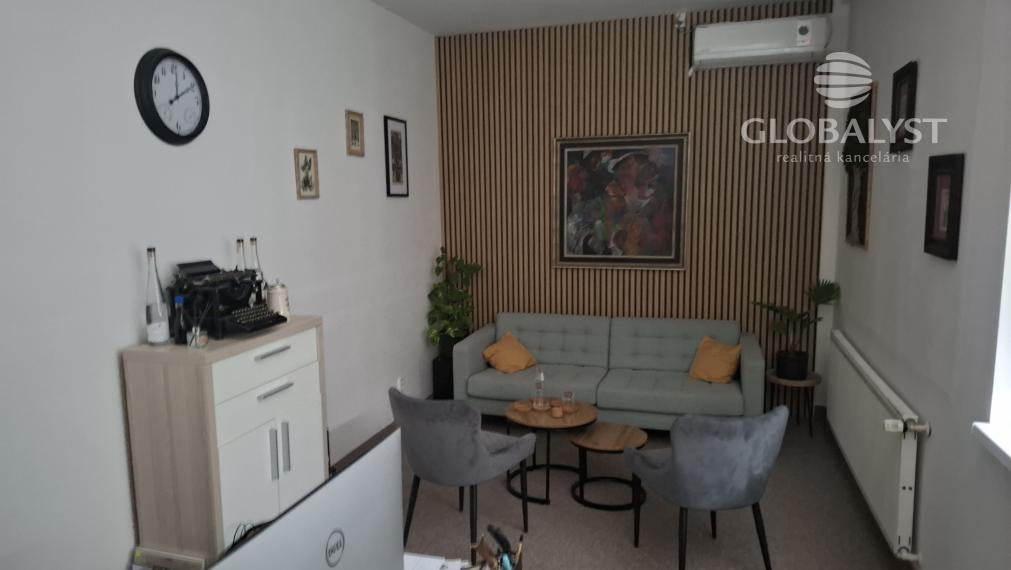 NA PRENÁJOM – Uzavretý komerčný areál | Sklad • Kancelárie • Showroom • Vonkajšie plochy