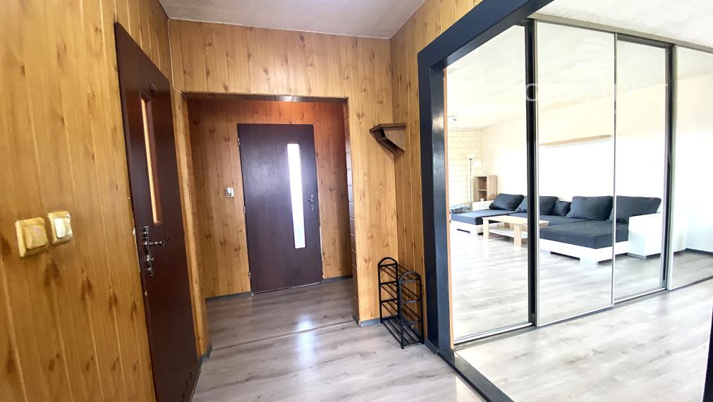 Na prenájom priestranný 3-izbový byt s loggiou a parkovaním v obci Čečejovce