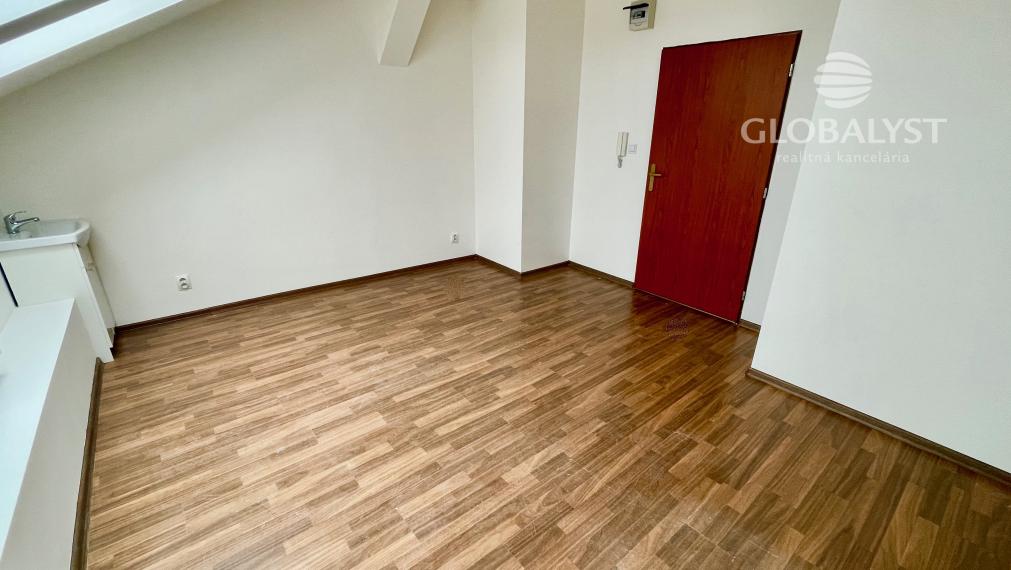 Kompaktná kancelária -16 m2, v centre mesta na Moyzesovej
