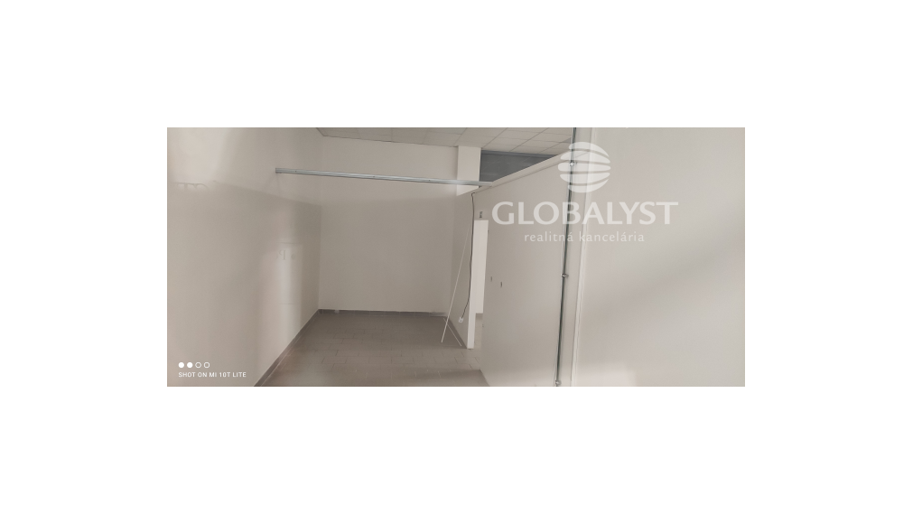 Obchodné priestory 50 m2 v OC na Sekčove