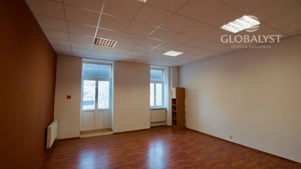 Rekonštruované priestory - 35 m2 - v centre