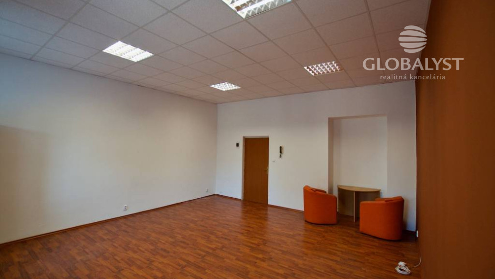 Rekonštruované priestory - 35 m2 - v centre