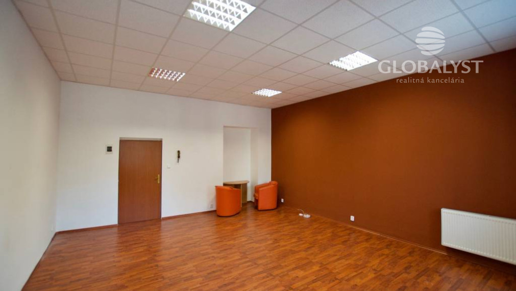 Rekonštruované priestory - 35 m2 - v centre