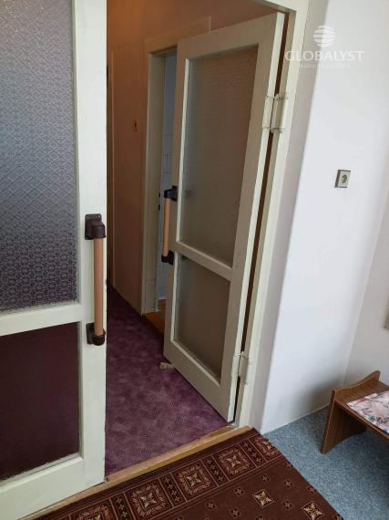 Priestranný rodinný dom s garážou a vedľajšou budovou