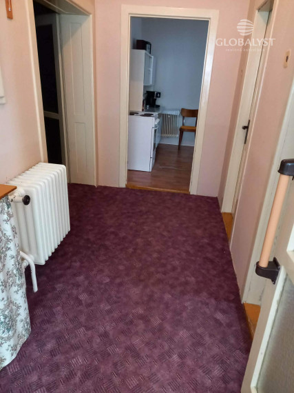 Priestranný rodinný dom s garážou a vedľajšou budovou