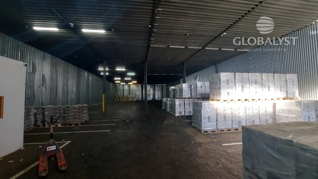 Skladovacie priestory s výmerou 830 m2 v areáli pri diaľničnom privádzači