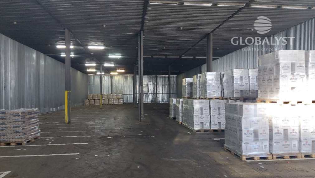 Skladovacie priestory s výmerou 830 m2 v areáli pri diaľničnom privádzači