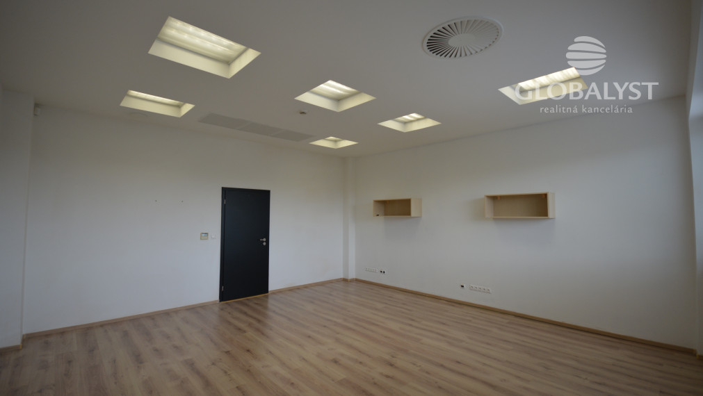 Priestranná kancelária - 35 m2 - v centre mesta